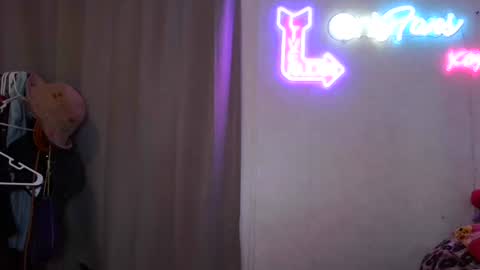 Snapshot of dimepiecexxx chatting on 9, 10, 2025 Sofie online show from 9, 10, 2025