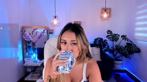 Snapshot of dina_ride chatting on 15, 1, 2025 online show from 15, 1, 2025