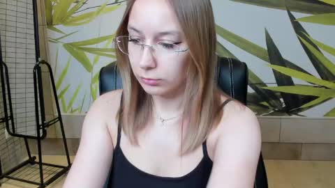 Snapshot of dina_sunshine chatting on 28, 5, 2026 Dina online show from 28, 5, 2026