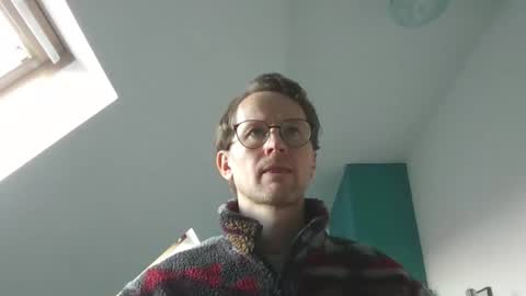 Snapshot of discovery_99 chatting on 5, 12, 2025 discovery_99 online show from 5, 12, 2025