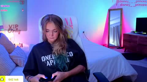 Snapshot of disney__princess chatting on 10, 4, 2026 JASMINE online show from 10, 4, 2026