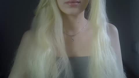 Snapshot of ditamilton chatting on 25, 4, 2026 DitaMilton online show from 25, 4, 2026