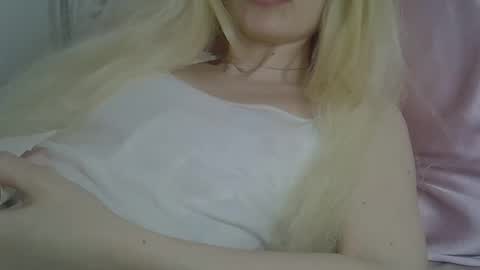 Snapshot of ditamilton chatting on 11, 5, 2026 DitaMilton online show from 11, 5, 2026