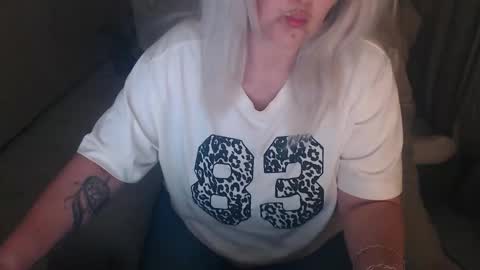 Snapshot of divineblond chatting on 25, 4, 2026 Alexxa online show from 25, 4, 2026