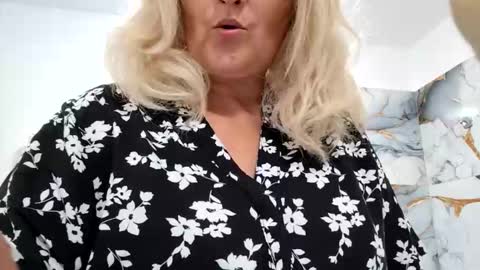 Snapshot of divineblond chatting on 6, 6, 2026 Alexxa online show from 6, 6, 2026