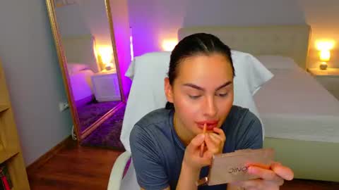 Snapshot of divineluxe chatting on 1, 7, 2026 Ivory Blue. online show from 1, 7, 2026