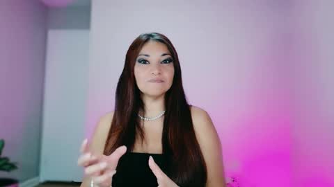 DivineLynn online show from 6, 11, 2025