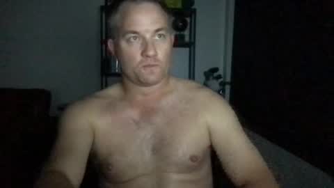 Snapshot of djswpyv chatting on 15, 10, 2025 TriflinYoBitch online show from 15, 10, 2025