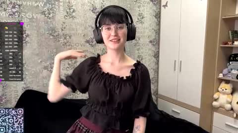 Annie PVT IS OPEN online show from 25, 9, 2025