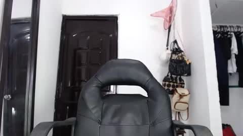 doll_dollys_ online show from 7, 1, 2025