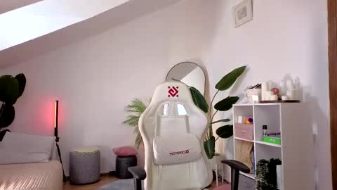 Your doll Lesli online show from 10, 9, 2025