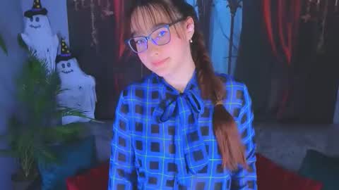 Snapshot of doll_tessa chatting on 5, 11, 2025 Tessa online show from 5, 11, 2025