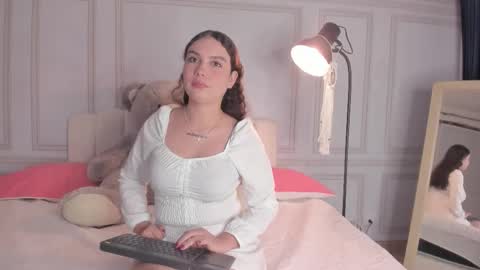 Snapshot of doll_valeria_ chatting on 24, 11, 2025 doll_valeria_ online show from 24, 11, 2025