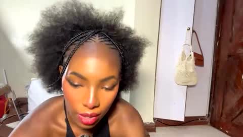 Snapshot of dolldol18 chatting on 25, 10, 2025 Doll online show from 25, 10, 2025