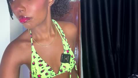 Snapshot of dolldol18 chatting on 1, 11, 2025 Doll online show from 1, 11, 2025