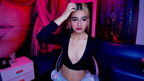 Dolly pocket online show from 17, 2, 2026