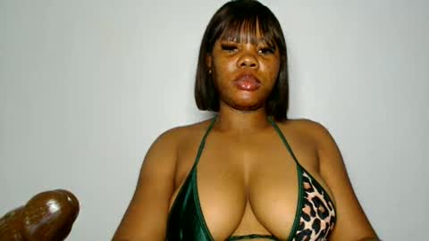Snapshot of domina_veloura27 chatting on 11, 6, 2026 laura online show from 11, 6, 2026