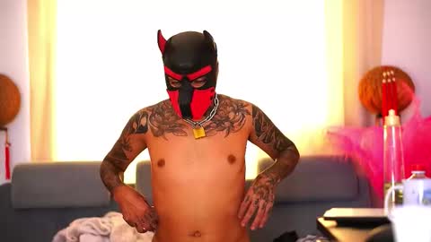 Snapshot of dominant_gay_xxx chatting on 10, 11, 2025 jjhoy online show from 10, 11, 2025