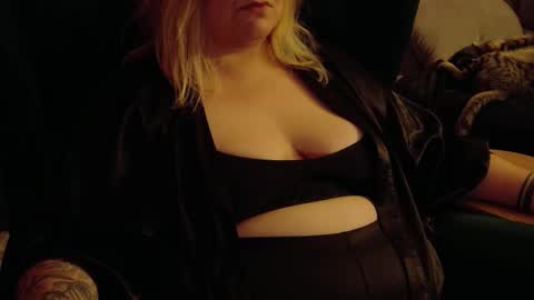 Snapshot of dominasadique chatting on 7, 10, 2025 SADE online show from 7, 10, 2025