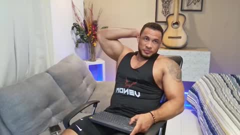 dominic_hulk1 online show from 14, 10, 2025