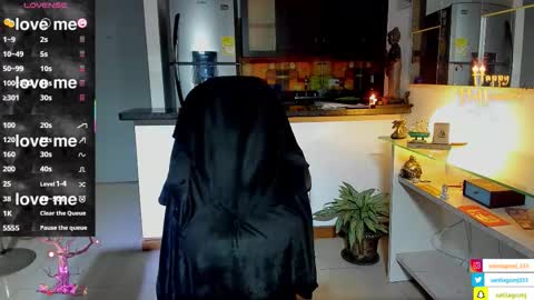 Snapshot of dominic_joness chatting on 25, 10, 2025 SANTI independent model online show from 25, 10, 2025