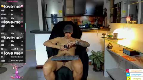 Snapshot of dominic_joness chatting on 2, 11, 2025 SANTI independent model online show from 2, 11, 2025