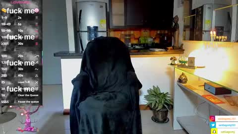 Snapshot of dominic_joness chatting on 5, 11, 2025 SANTI independent model online show from 5, 11, 2025