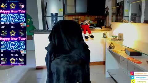 Snapshot of dominic_joness chatting on 11, 11, 2025 SANTI independent model online show from 11, 11, 2025