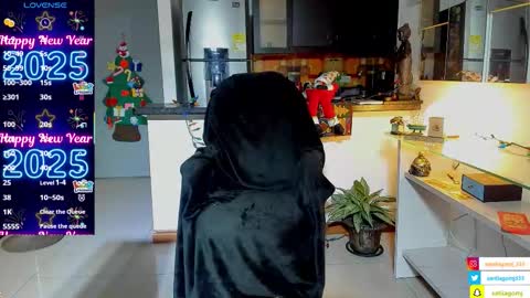 Snapshot of dominic_joness chatting on 20, 11, 2025 SANTI independent model online show from 20, 11, 2025