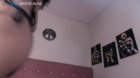   online show from 10, 1, 2025