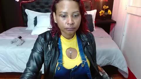 Snapshot of domink_gilr chatting on 5, 2, 2025 D O M I N K online show from 5, 2, 2025