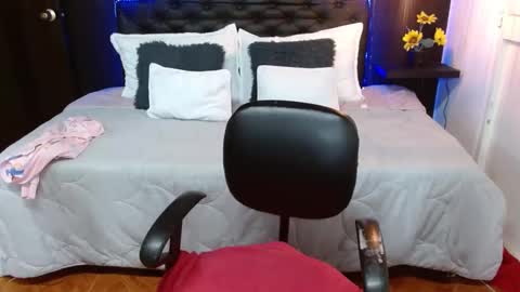 Snapshot of domink_gilr chatting on 23, 2, 2025 D O M I N K online show from 23, 2, 2025