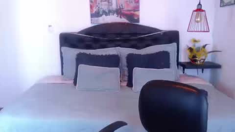 Snapshot of domink_gilr chatting on 10, 9, 2025 D O M I N K online show from 10, 9, 2025