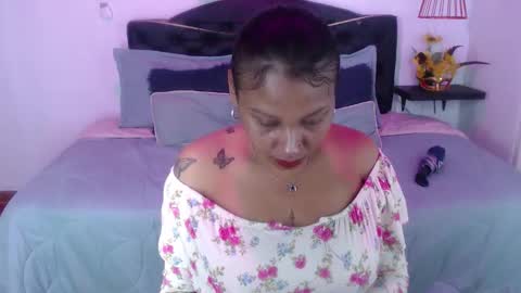 Snapshot of domink_gilr chatting on 11, 9, 2025 D O M I N K online show from 11, 9, 2025