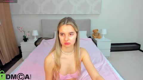 Donna On GMT2 Mon-Fri 3-9 AM online show from 8, 4, 2026