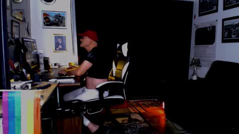 Snapshot of dopeleaf2 chatting on 10, 9, 2025 dopeleaf2 online show from 10, 9, 2025