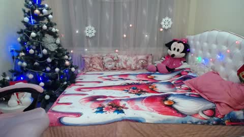 Snapshot of dorasuun chatting on 12, 12, 2024 dorasuun online show from 12, 12, 2024