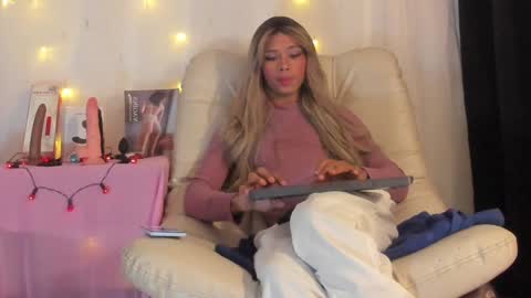 Snapshot of dorian_lev chatting on 13, 12, 2024 Nicolle online show from 13, 12, 2024