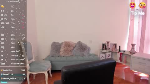 Nicolle online show from 3, 3, 2025