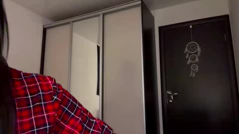 MOLLYYYY dont forget to give me a thumb up online show from 20, 10, 2025