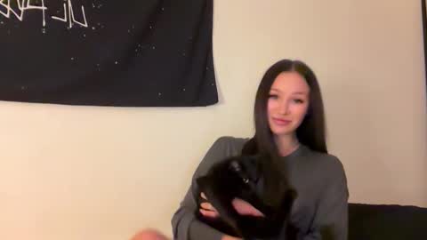 MOLLYYYY dont forget to give me a thumb up online show from 24, 10, 2025