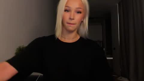 MOLLYYYY dont forget to give me a thumb up online show from 23, 6, 2026