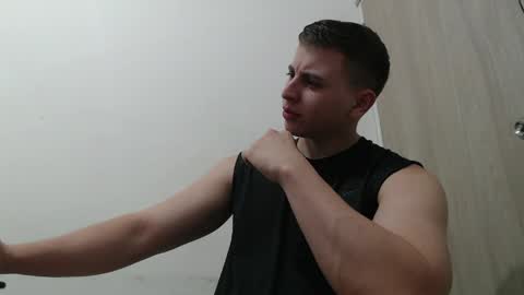 Snapshot of draco_boy2000 chatting on 9, 4, 2026 draco_boy2000 online show from 9, 4, 2026
