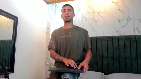 Snapshot of drakeneumann chatting on 30, 1, 2025 Drake Neuman online show from 30, 1, 2025