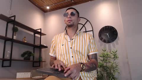 Snapshot of drakeneumann chatting on 1, 2, 2025 Drake Neuman online show from 1, 2, 2025