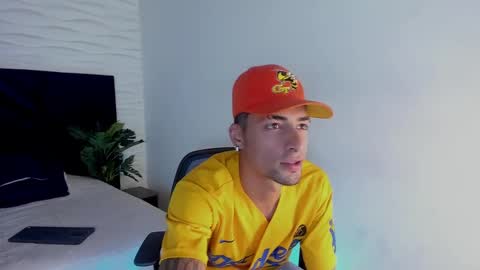 Snapshot of drakeneumann chatting on 27, 2, 2025 Drake Neuman online show from 27, 2, 2025