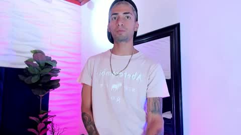 Snapshot of drakeneumann chatting on 19, 11, 2025 Drake Neuman online show from 19, 11, 2025