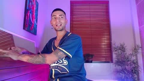 Snapshot of drakeneumann chatting on 28, 11, 2025 Drake Neuman online show from 28, 11, 2025