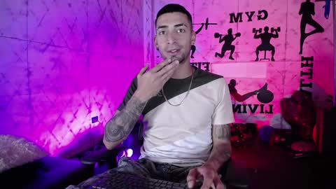 Snapshot of drakeneumann chatting on 2, 12, 2025 Drake Neuman online show from 2, 12, 2025