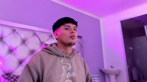 Snapshot of drakenn_ chatting on 27, 11, 2025 drakeeee online show from 27, 11, 2025